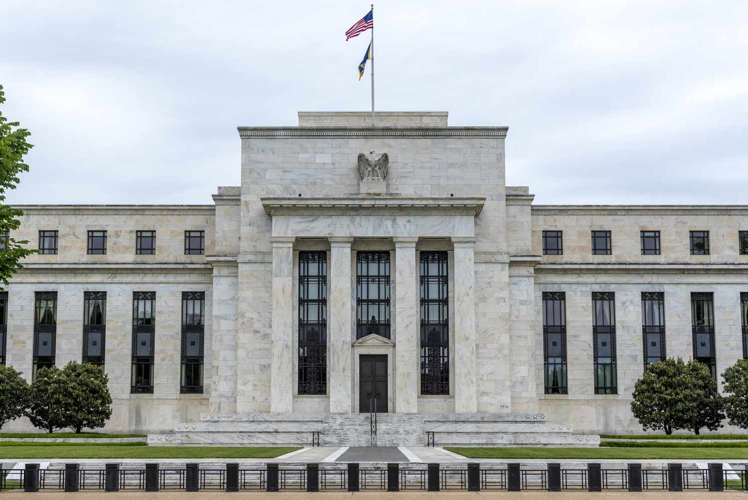 US Federal Reserve Holds Interest Rates Amid Lingering Inflation
